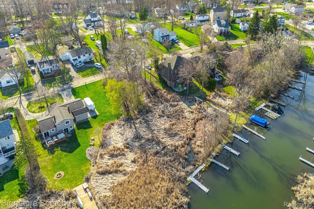 1105 Oregon Boulevard Waterford Charter Township MI 48327