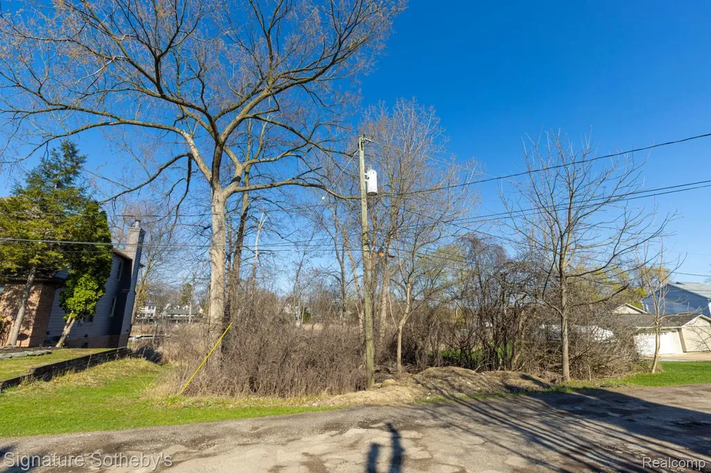1105 Oregon Boulevard Waterford Charter Township MI 48327