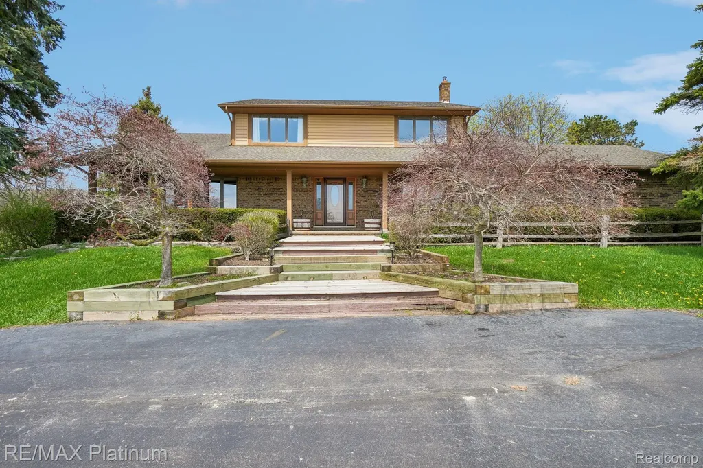 555 Crawford Farm Lane Milford Charter Township MI 48380