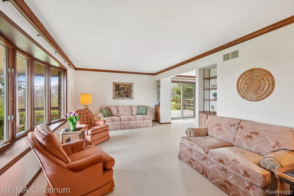 555 Crawford Farm Lane Milford Charter Township MI 48380