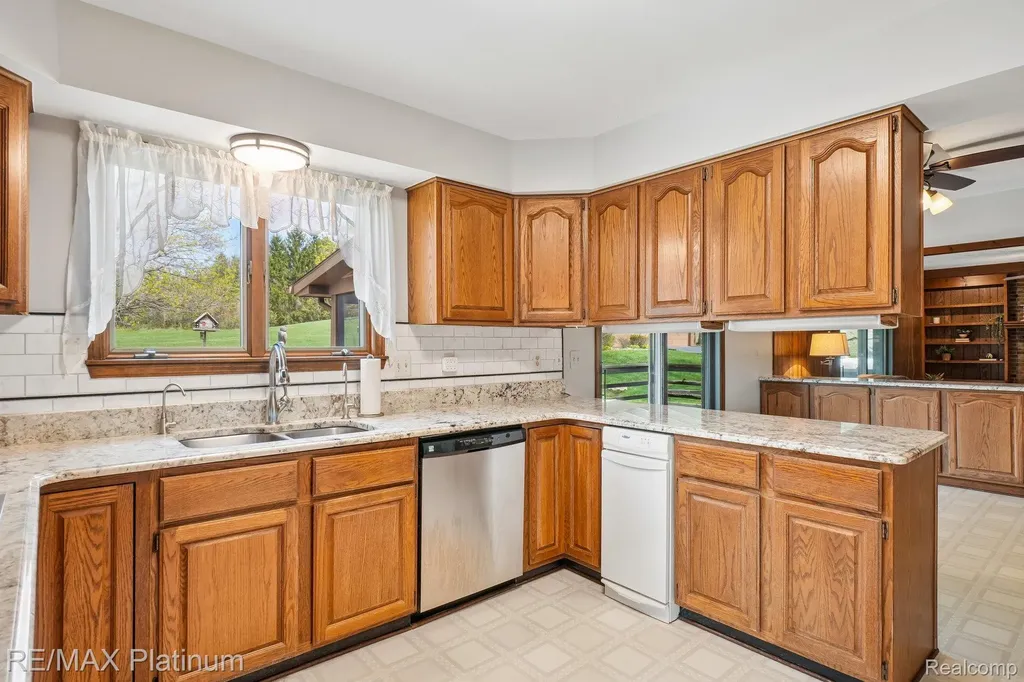 555 Crawford Farm Lane Milford Charter Township MI 48380