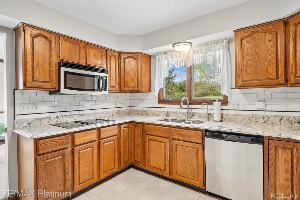 555 Crawford Farm Lane Milford Charter Township MI 48380