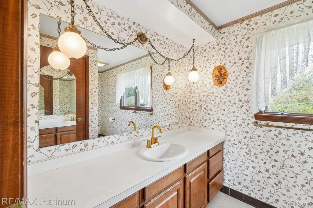 555 Crawford Farm Lane Milford Charter Township MI 48380