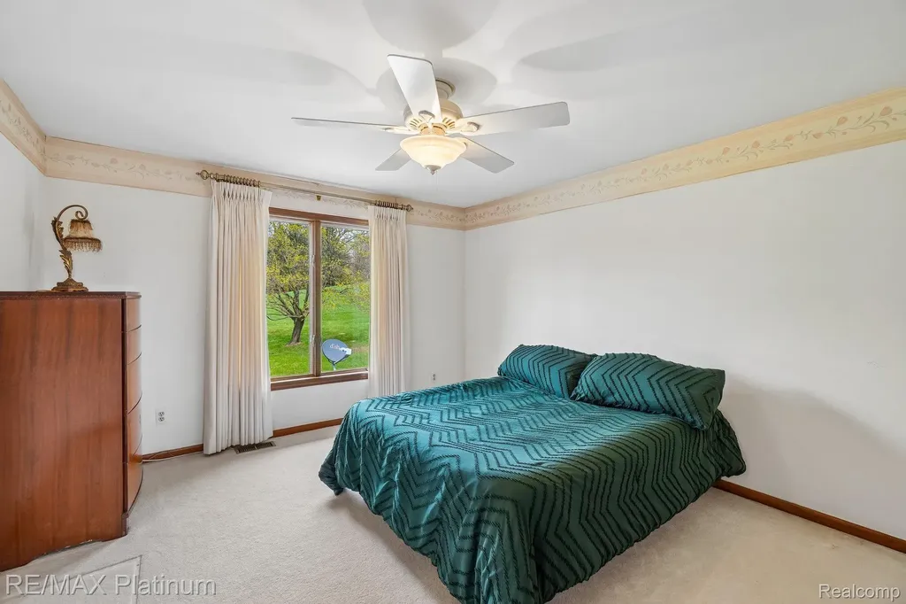 555 Crawford Farm Lane Milford Charter Township MI 48380