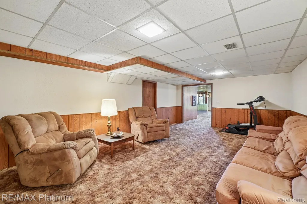 555 Crawford Farm Lane Milford Charter Township MI 48380