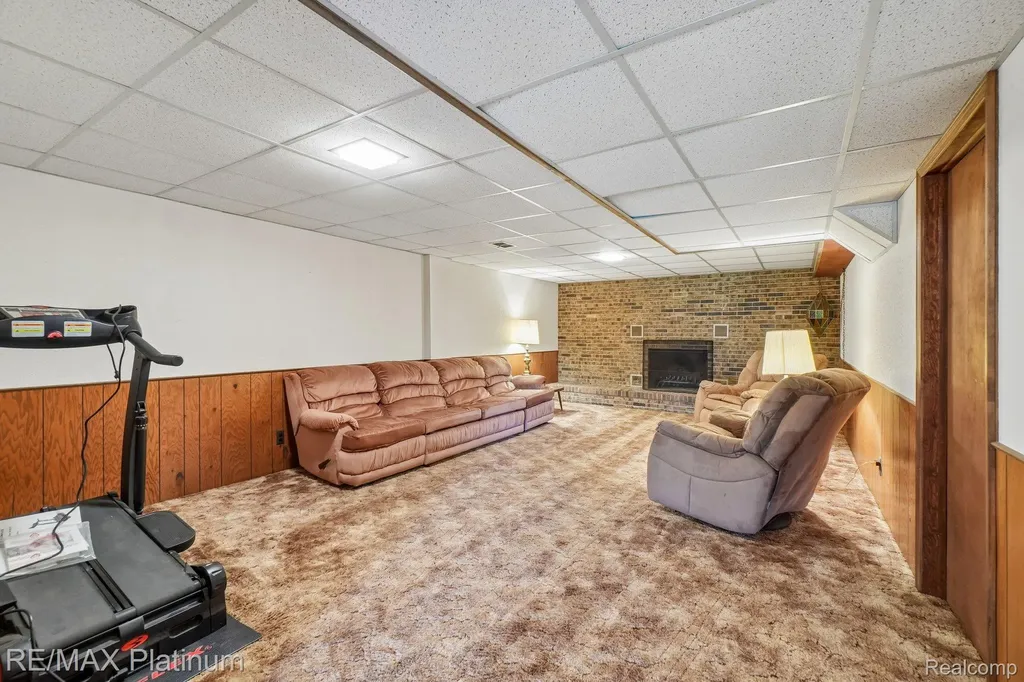 555 Crawford Farm Lane Milford Charter Township MI 48380