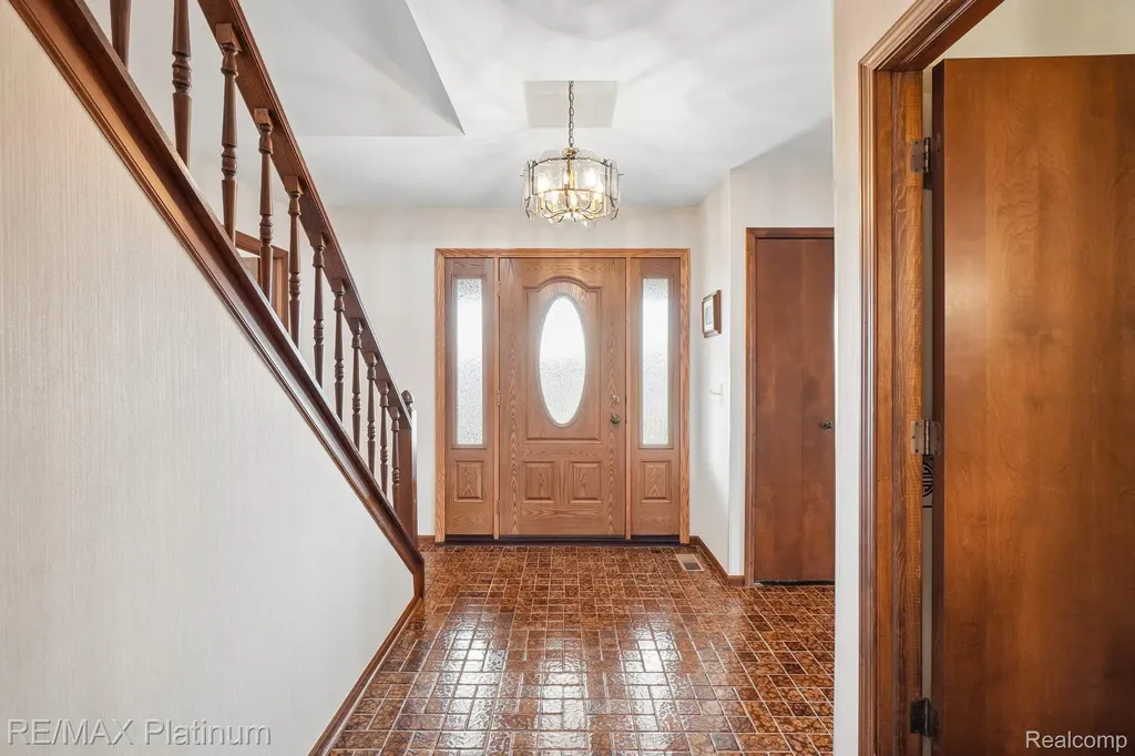 555 Crawford Farm Lane Milford Charter Township MI 48380