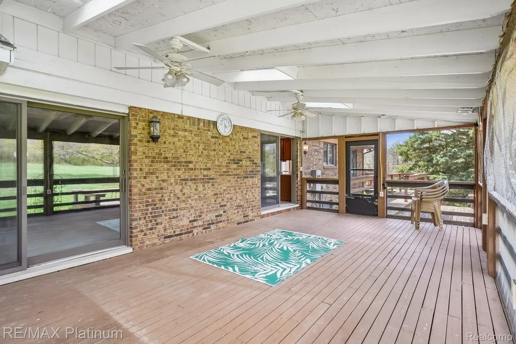 555 Crawford Farm Lane Milford Charter Township MI 48380