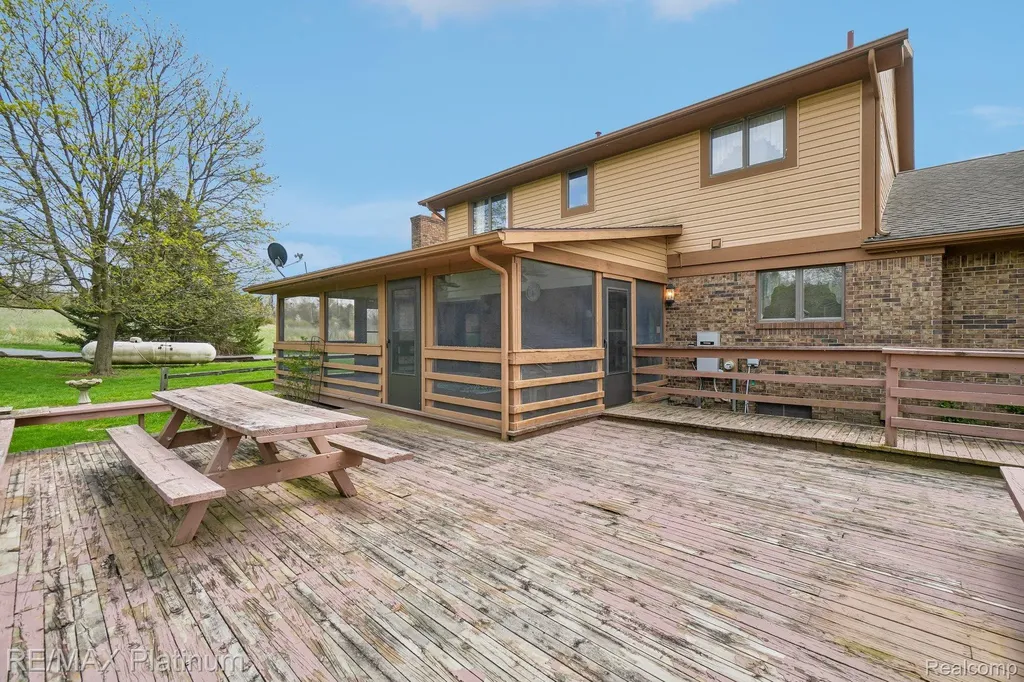 555 Crawford Farm Lane Milford Charter Township MI 48380
