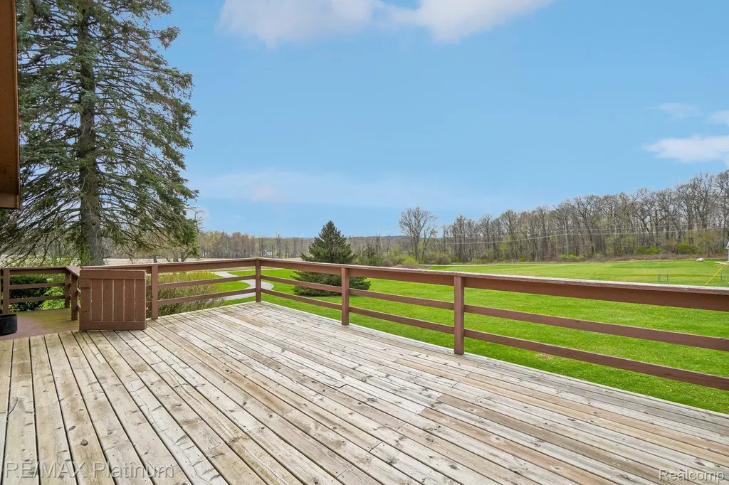 555 Crawford Farm Lane Milford Charter Township MI 48380