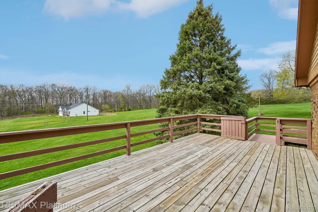 555 Crawford Farm Lane Milford Charter Township MI 48380