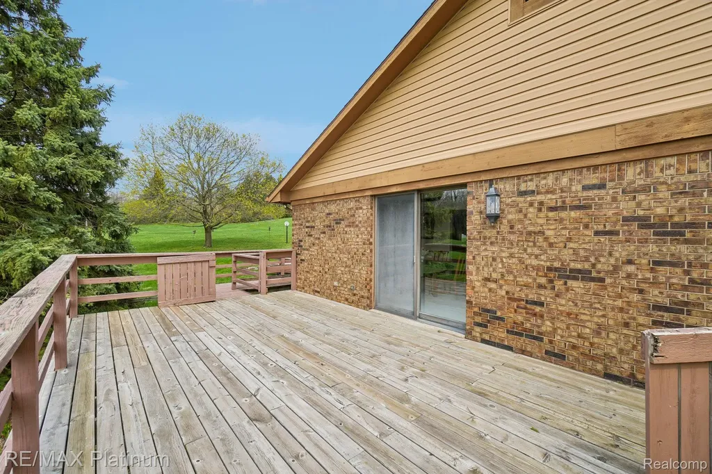 555 Crawford Farm Lane Milford Charter Township MI 48380