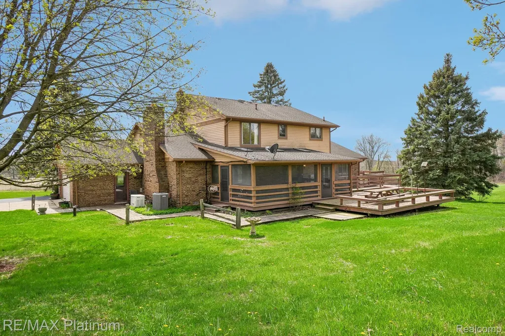 555 Crawford Farm Lane Milford Charter Township MI 48380