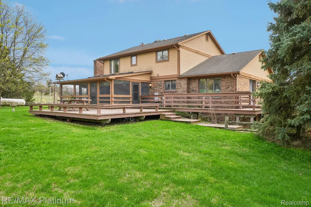 555 Crawford Farm Lane Milford Charter Township MI 48380