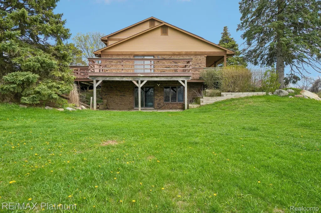 555 Crawford Farm Lane Milford Charter Township MI 48380