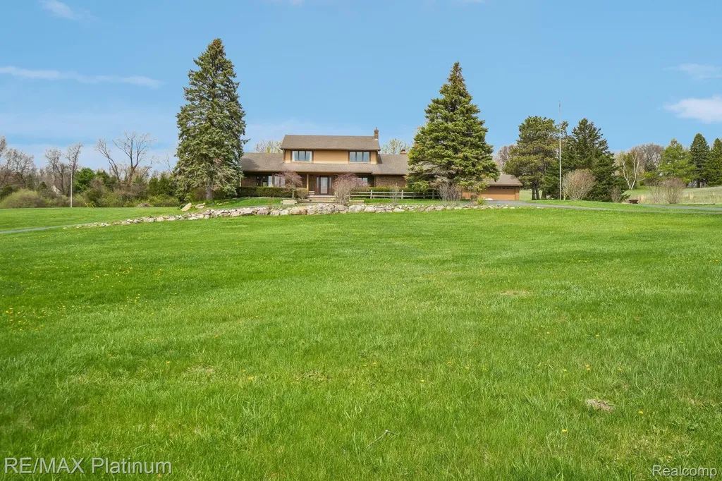 555 Crawford Farm Lane Milford Charter Township MI 48380