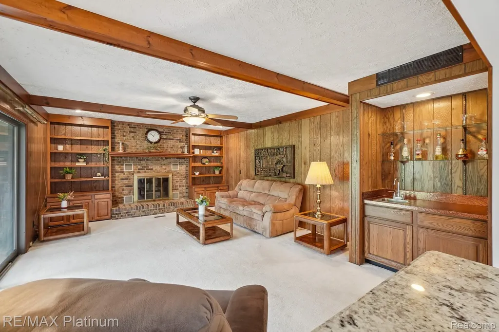555 Crawford Farm Lane Milford Charter Township MI 48380