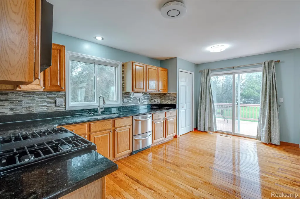 43470 Algonquin Drive Novi City MI 48375