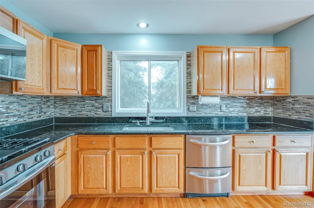 43470 Algonquin Drive Novi City MI 48375