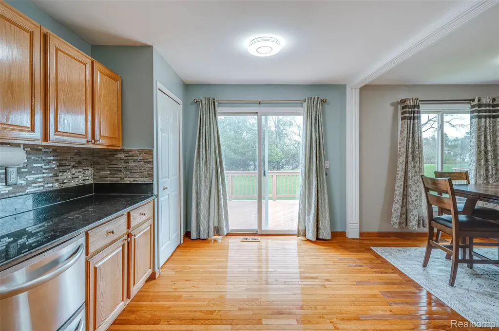 43470 Algonquin Drive Novi City MI 48375