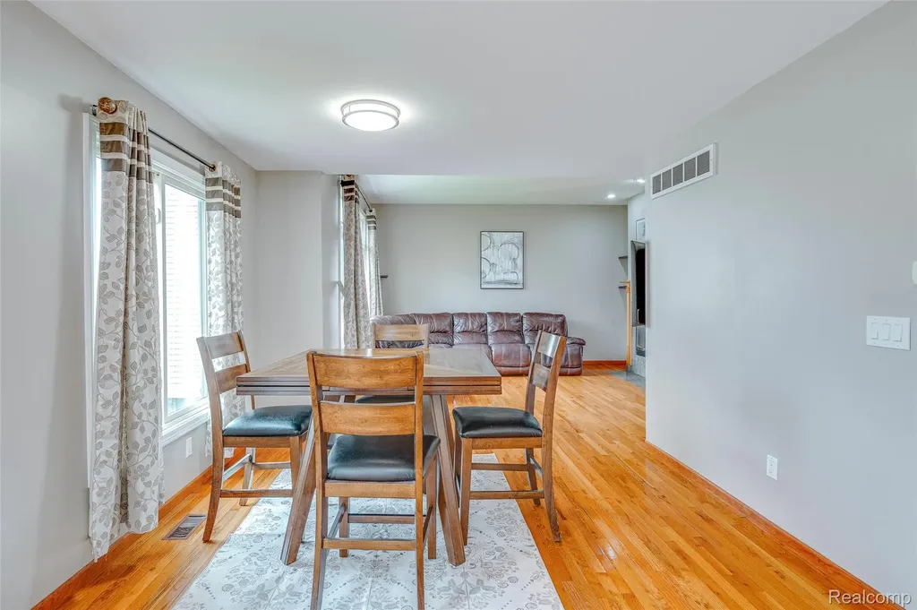 43470 Algonquin Drive Novi City MI 48375