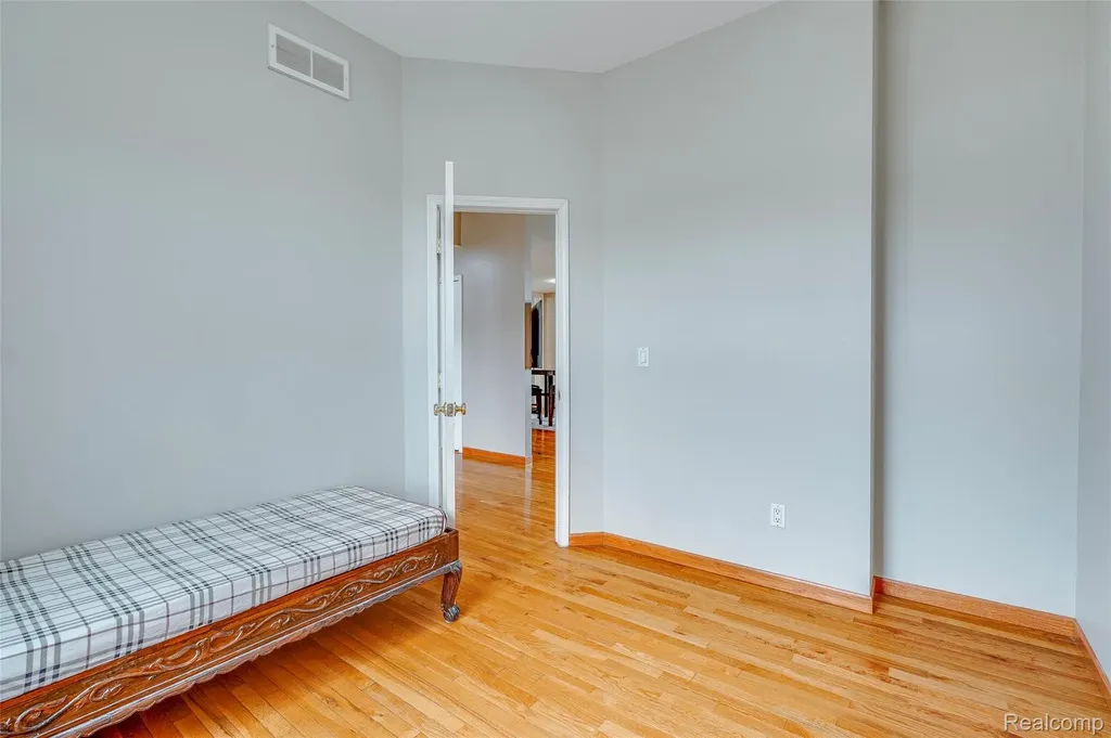 43470 Algonquin Drive Novi City MI 48375