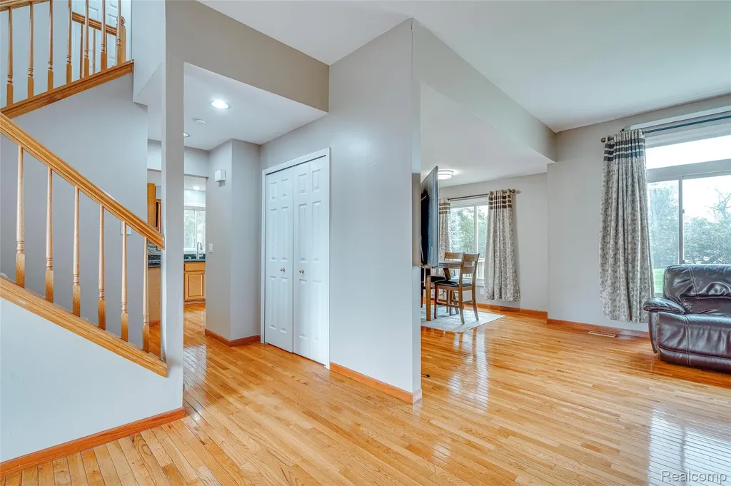 43470 Algonquin Drive Novi City MI 48375