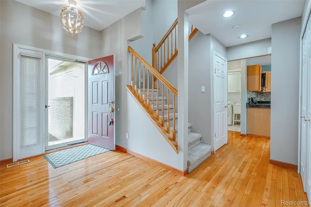 43470 Algonquin Drive Novi City MI 48375