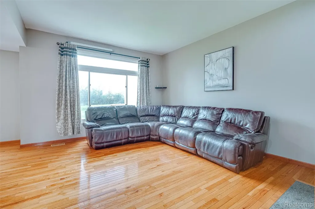 43470 Algonquin Drive Novi City MI 48375