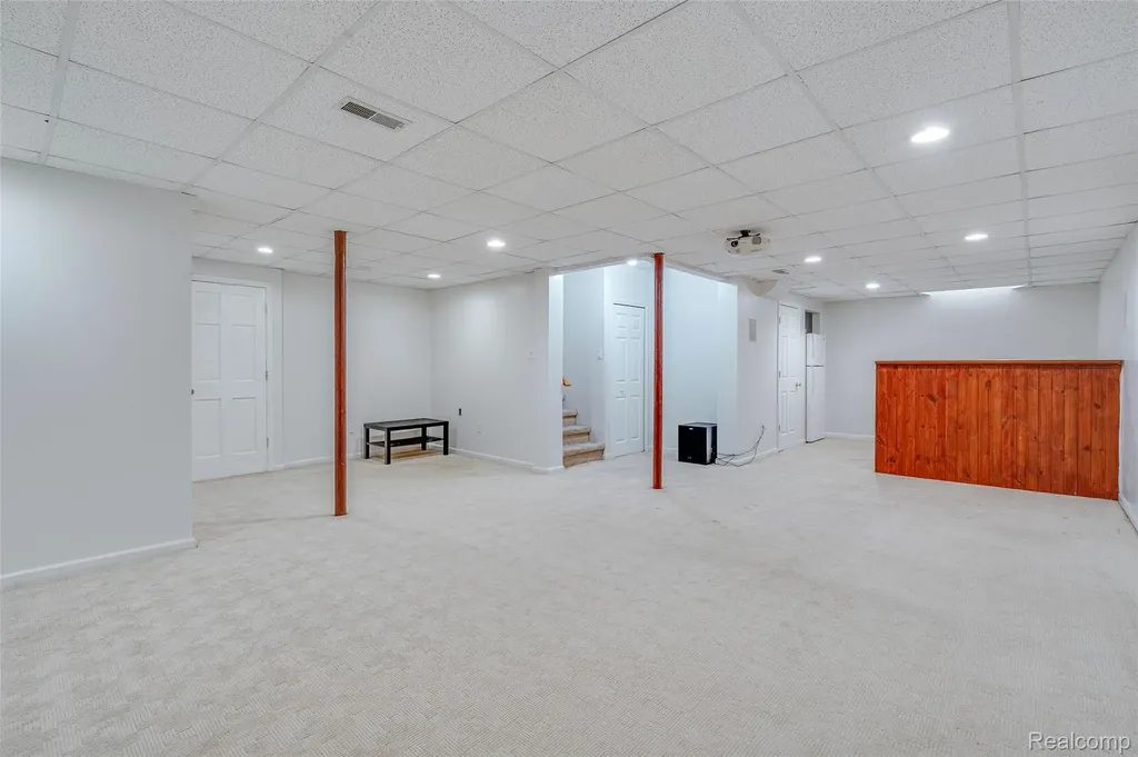 43470 Algonquin Drive Novi City MI 48375