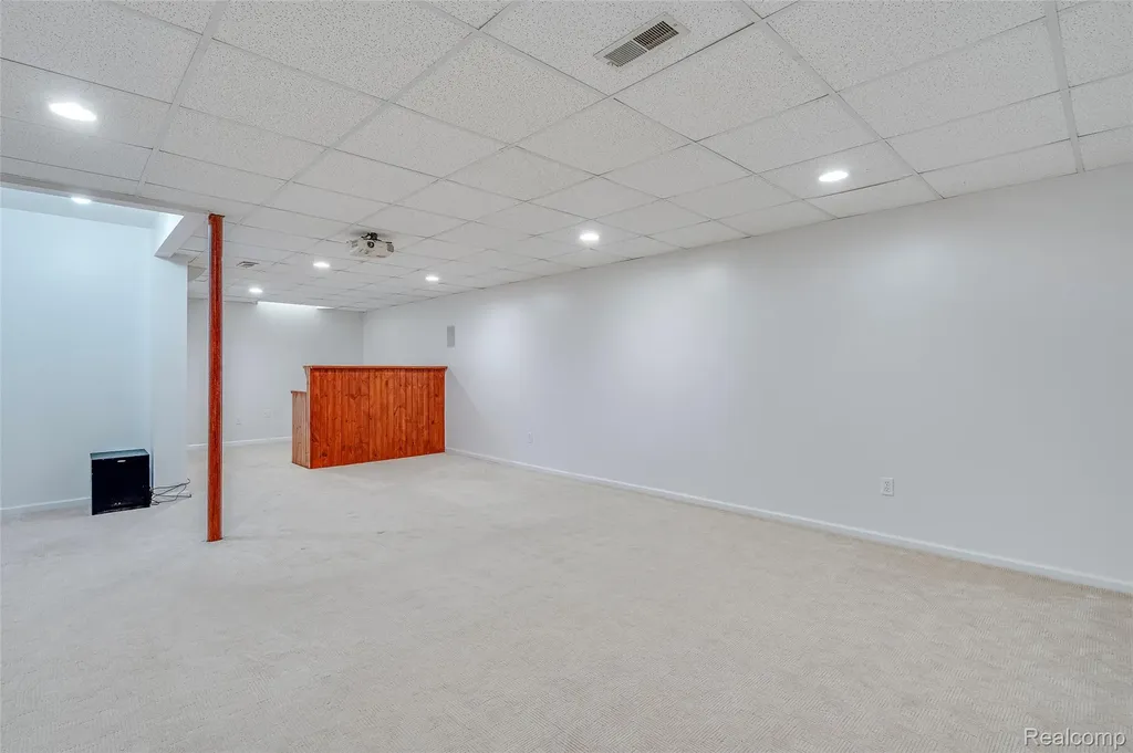 43470 Algonquin Drive Novi City MI 48375