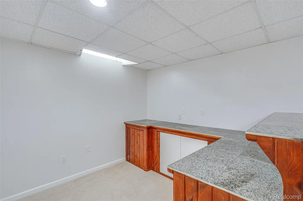 43470 Algonquin Drive Novi City MI 48375