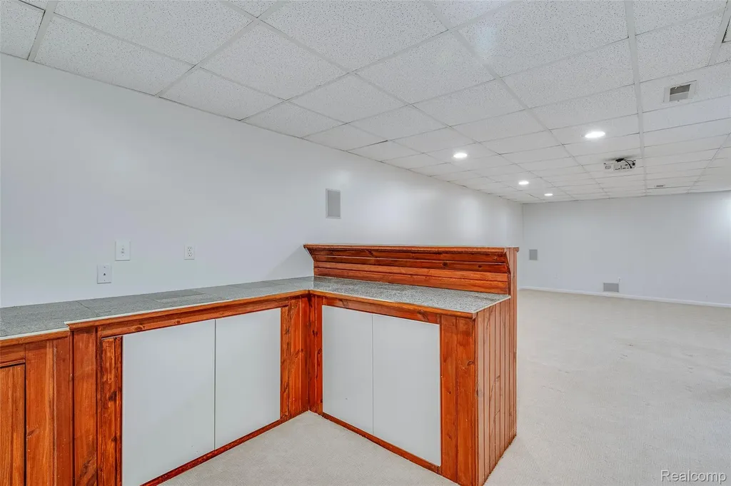 43470 Algonquin Drive Novi City MI 48375