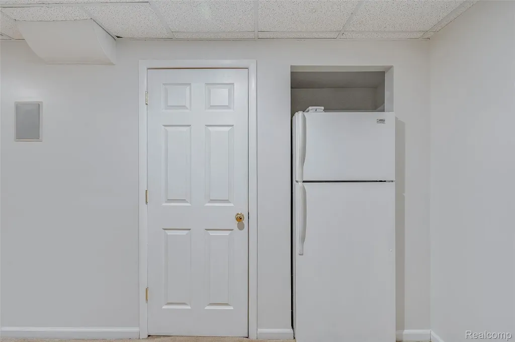 43470 Algonquin Drive Novi City MI 48375