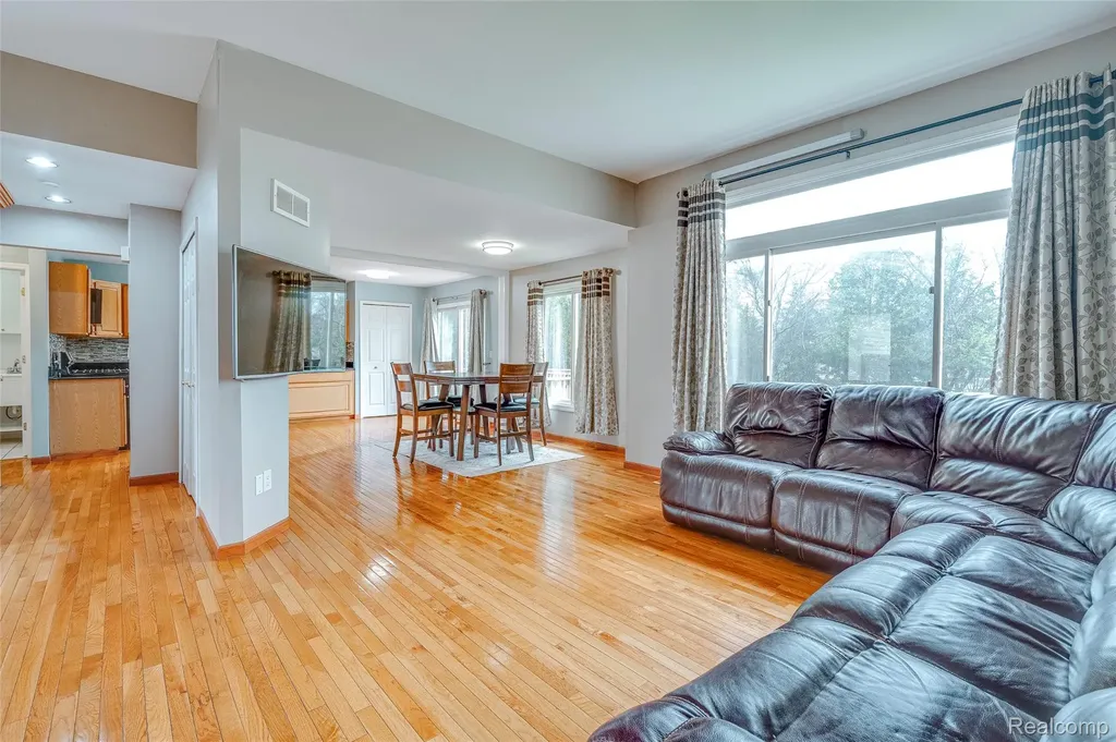 43470 Algonquin Drive Novi City MI 48375