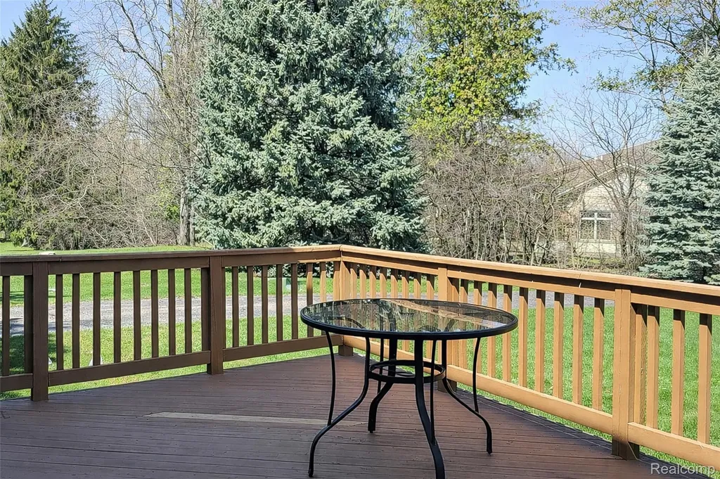 43470 Algonquin Drive Novi City MI 48375