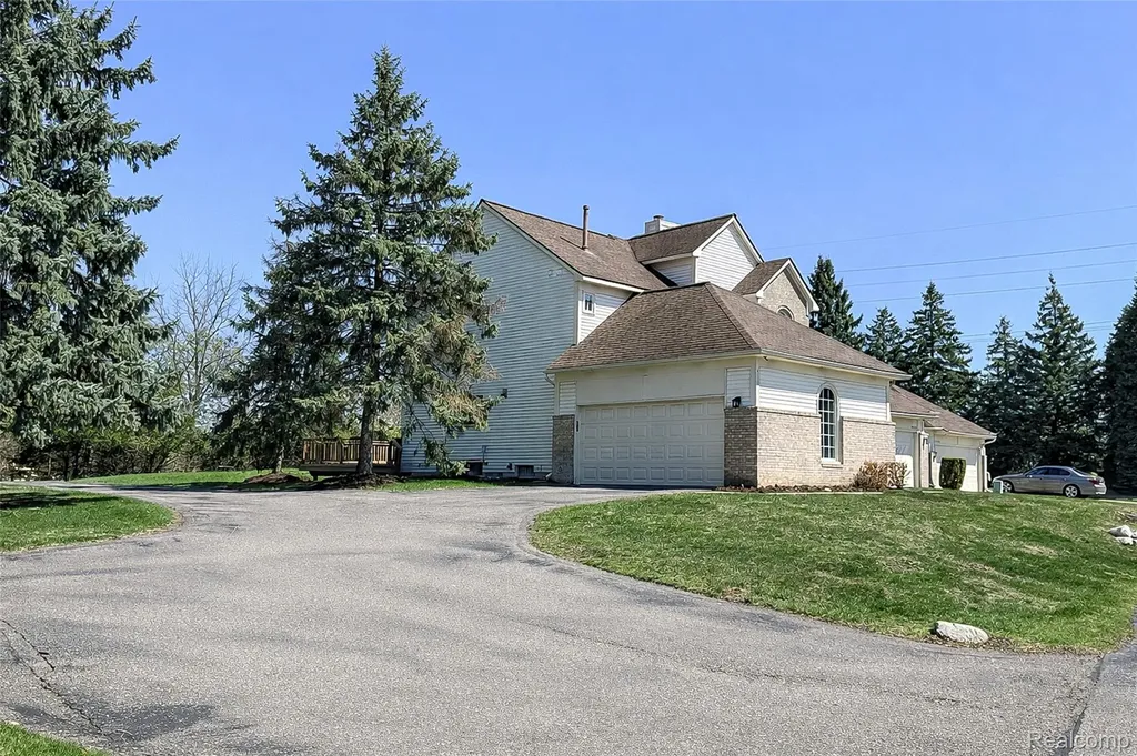 43470 Algonquin Drive Novi City MI 48375