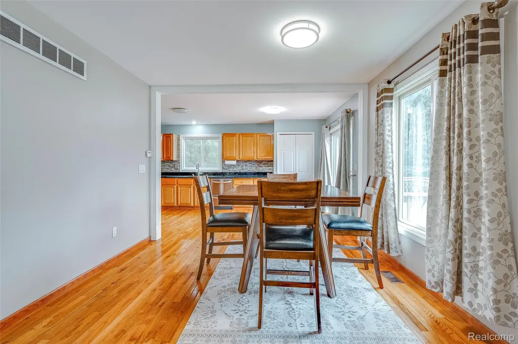 43470 Algonquin Drive Novi City MI 48375