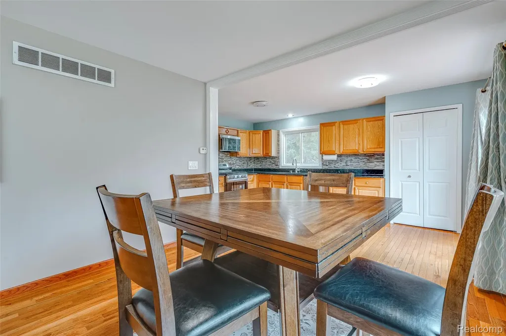 43470 Algonquin Drive Novi City MI 48375