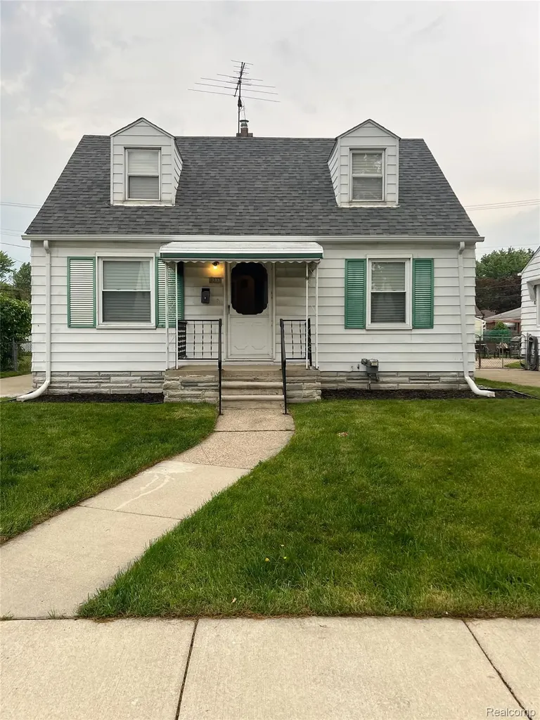 8277 N Sterling Center Line City MI 48015