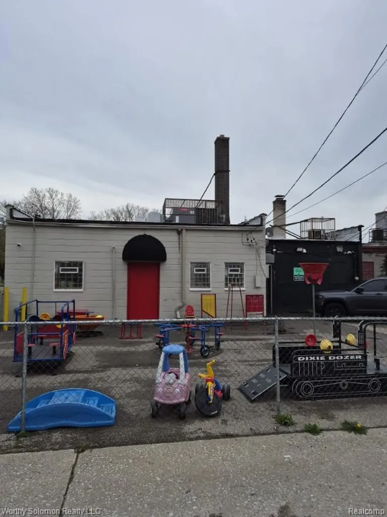 19260 Grand River Avenue Detroit City MI 48223