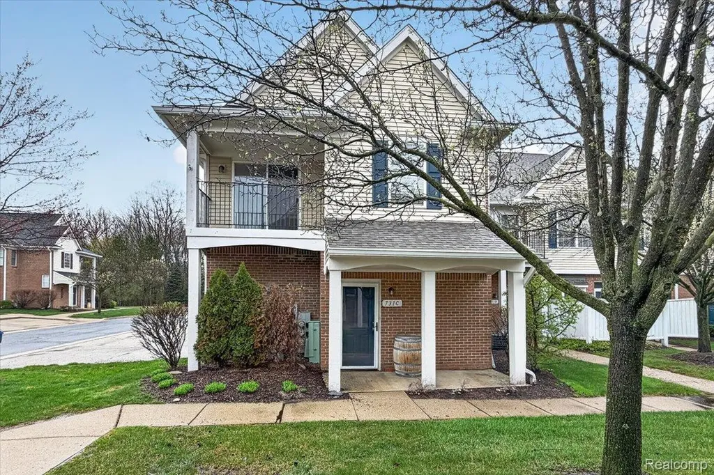 731 Amberly Drive Waterford Charter Township MI 48328