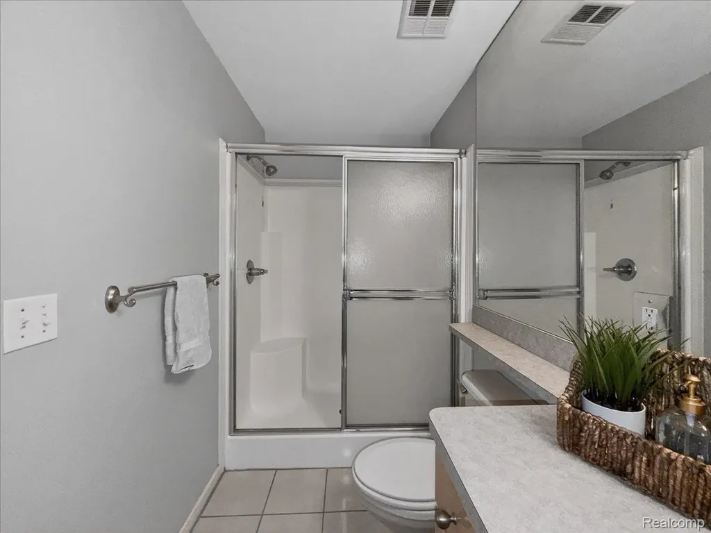 731 Amberly Drive Waterford Charter Township MI 48328
