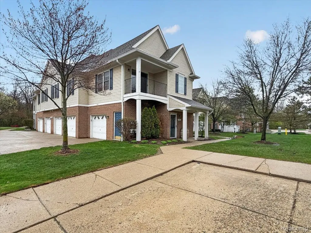 731 Amberly Drive Waterford Charter Township MI 48328