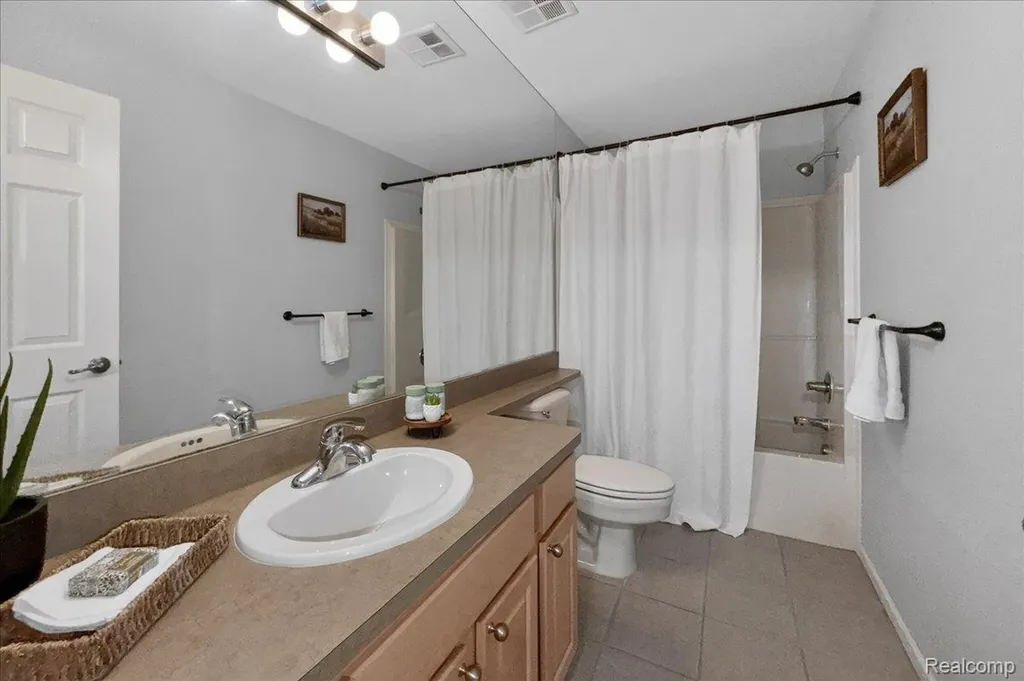 731 Amberly Drive Waterford Charter Township MI 48328
