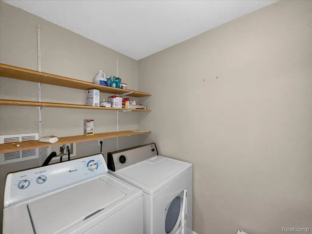 731 Amberly Drive Waterford Charter Township MI 48328