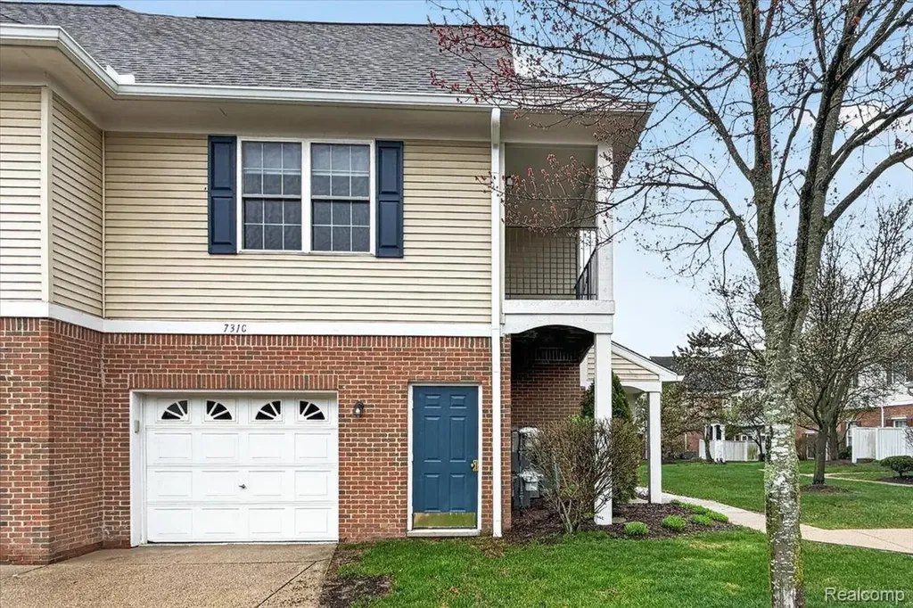 731 Amberly Drive Waterford Charter Township MI 48328