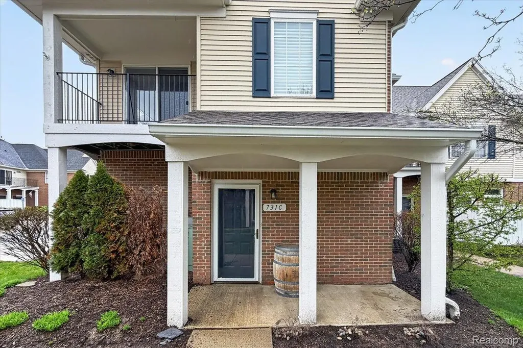 731 Amberly Drive Waterford Charter Township MI 48328