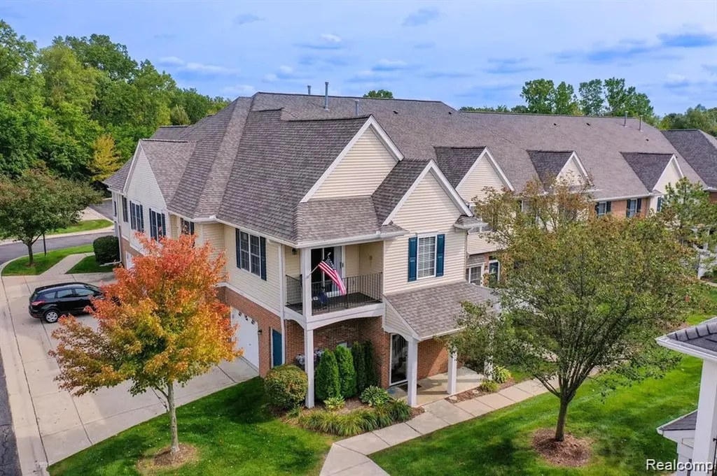 731 Amberly Drive Waterford Charter Township MI 48328