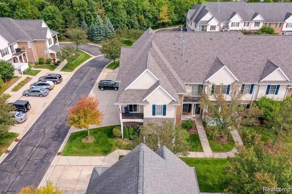 731 Amberly Drive Waterford Charter Township MI 48328